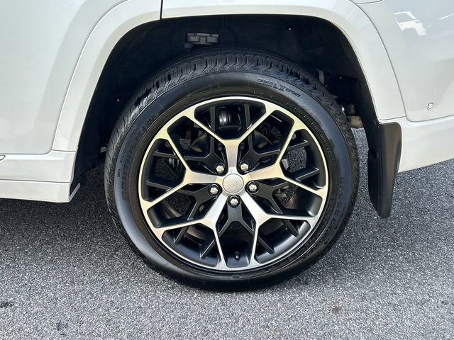 Used 2024 Jeep Grand Cherokee Summit AWD/4WD image 11