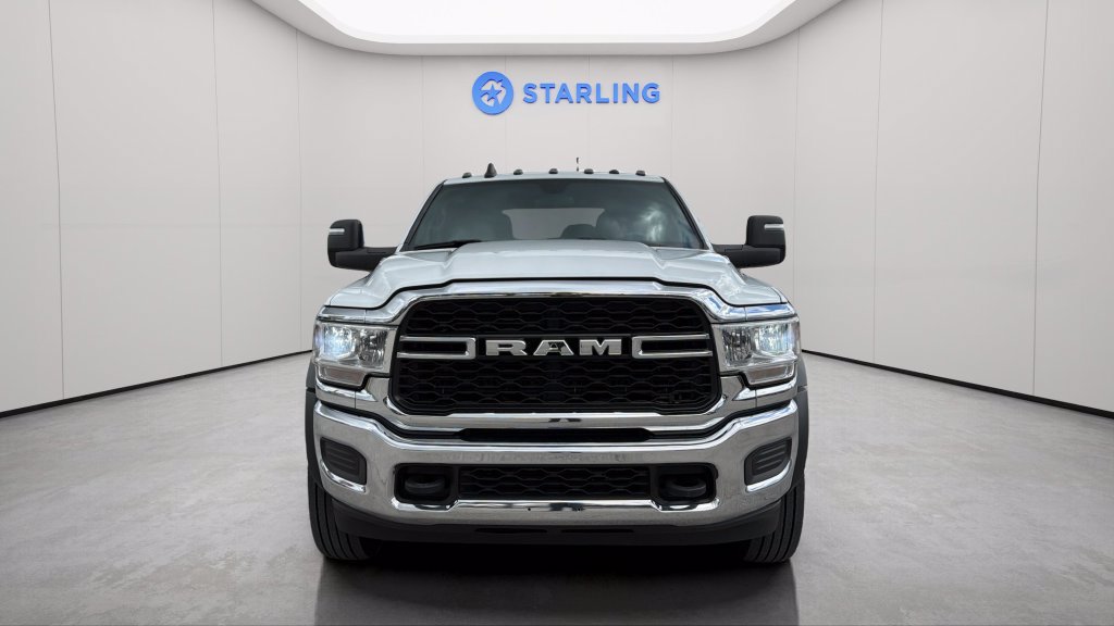 Used 2024 RAM 5500 Tradesman w/ Chrome Appearance Group AWD/4WD image 16