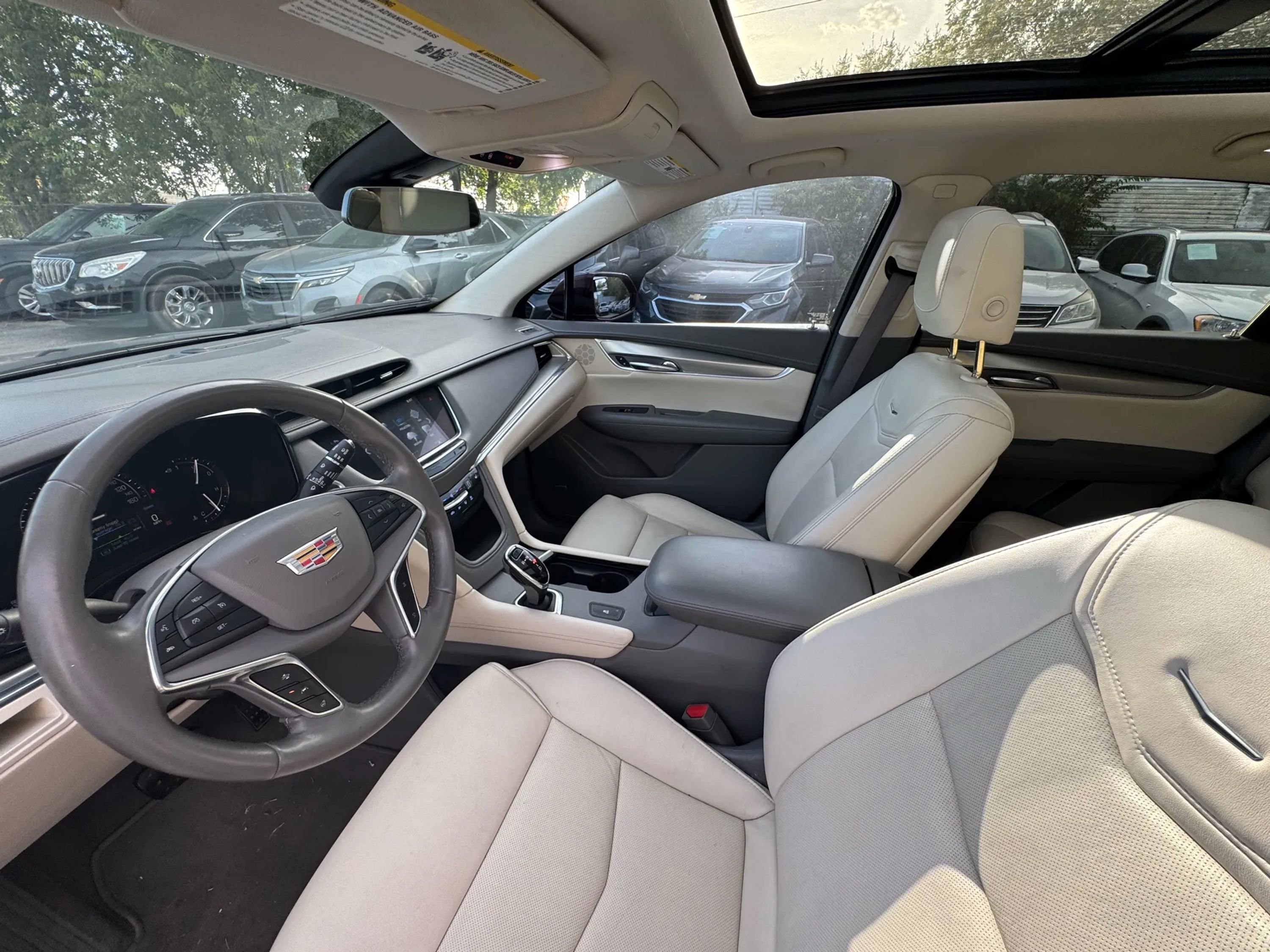 Used 2018 Cadillac XT5 Luxury w/ Driver Awareness Package image 22
