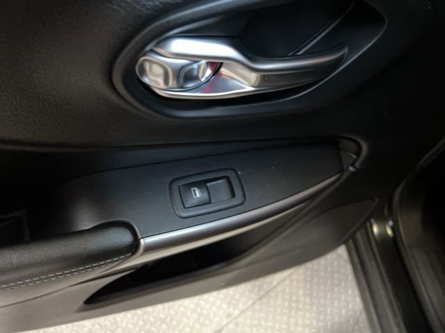 Used 2019 Jeep Cherokee Latitude w/ Cold Weather Group image 52