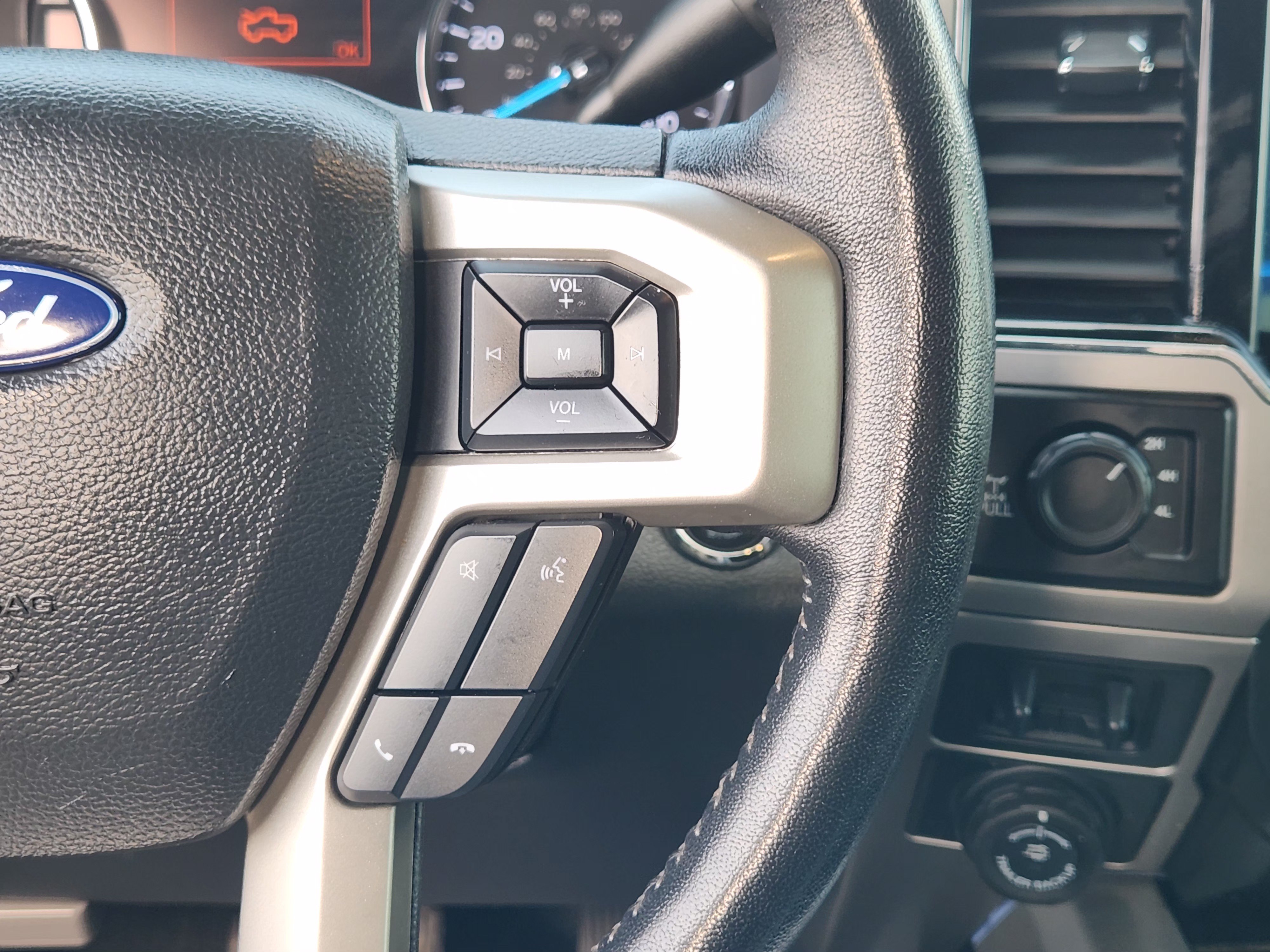 Used 2022 Ford F350 Lariat w/ Tremor Off-Road Package AWD/4WD image 29