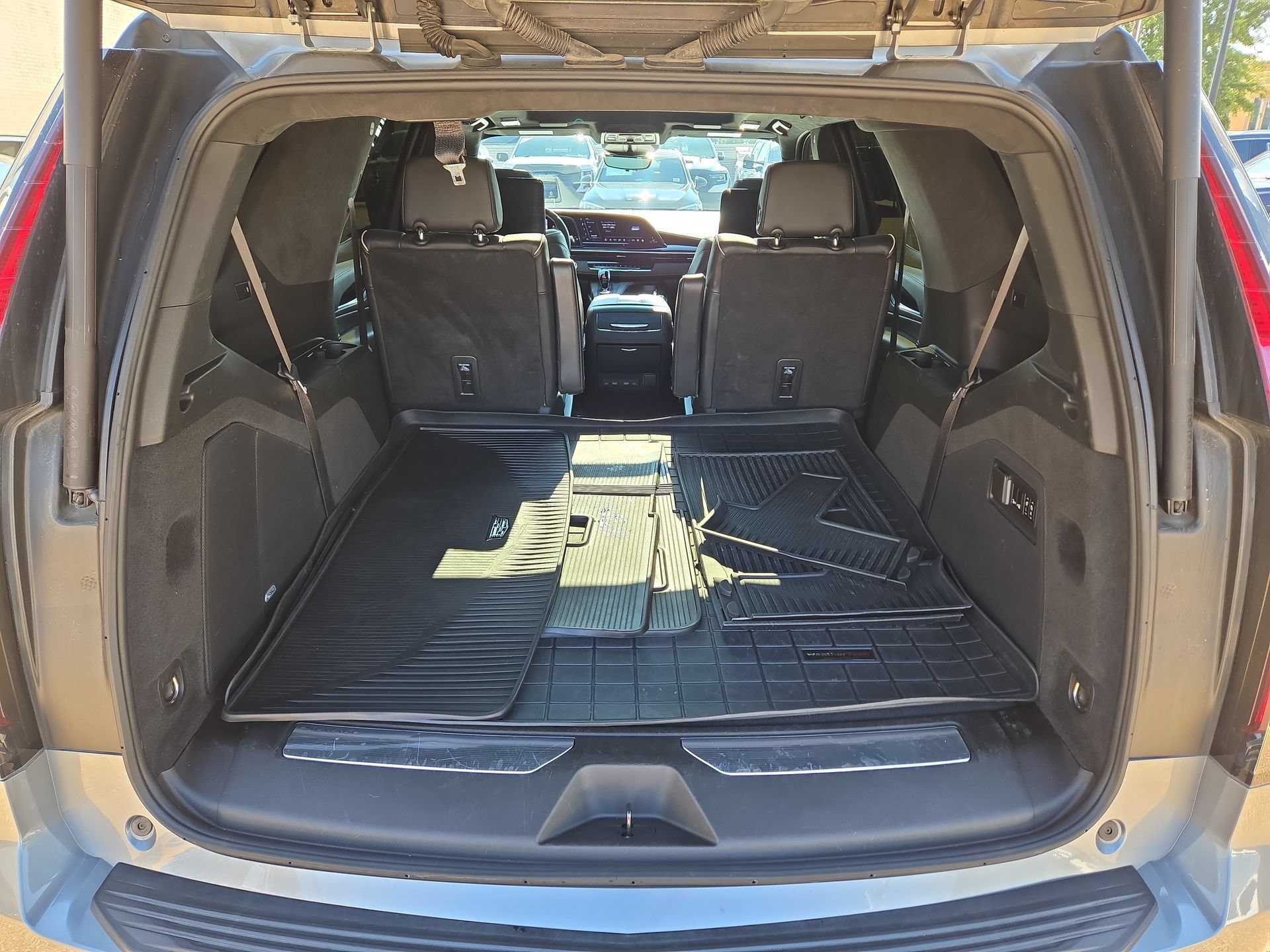 Certified 2023 Cadillac Escalade V w/ LPO, ONYX Package AWD/4WD image 12