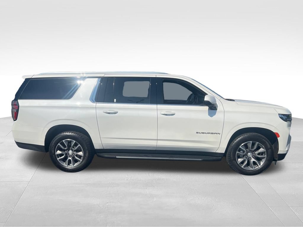 Used 2022 Chevrolet Suburban LT w/ Luxury Package AWD/4WD image 6