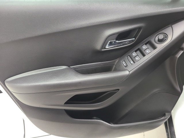 Used 2019 Chevrolet Trax LT w/ LT Convenience Package FWD image 18