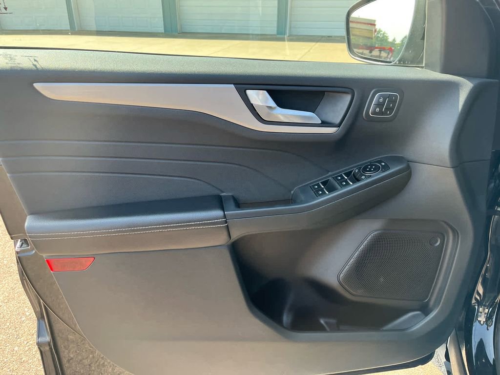 Used 2023 Ford Escape Platinum image 15