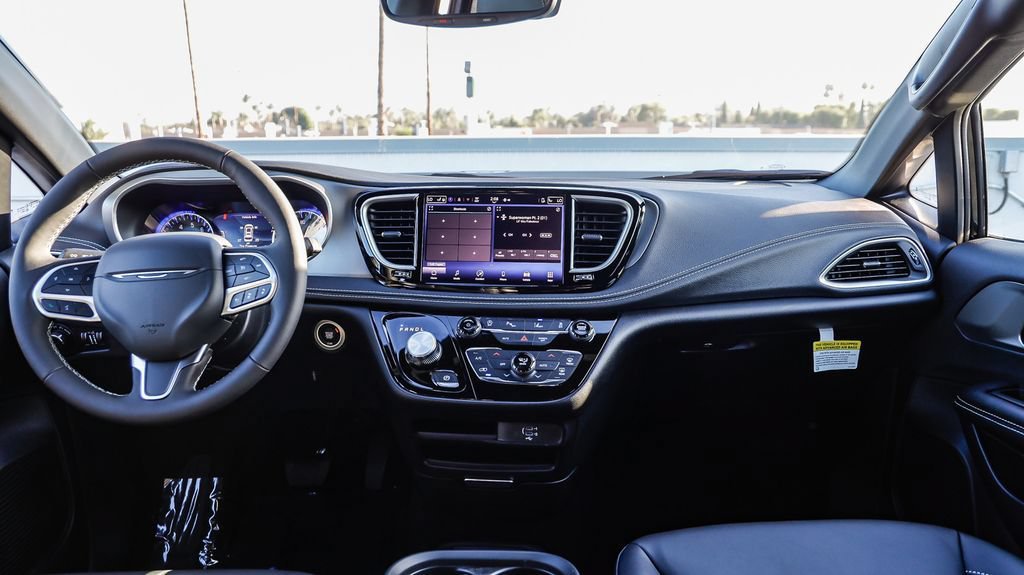New 2027 Chrysler Pacifica Select FWD image 15