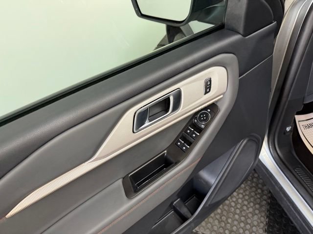 Used 2025 Ford Explorer Active AWD/4WD image 20