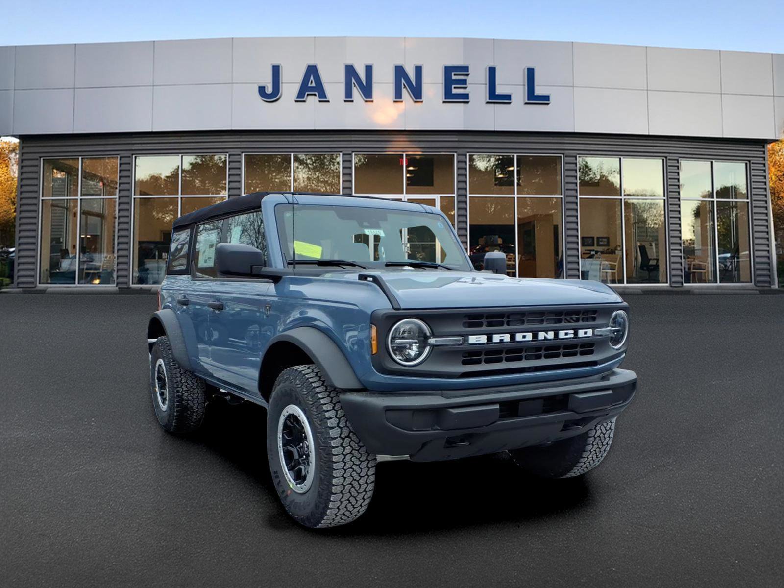 New 2025 Ford Bronco 4-Door w/ Sasquatch Package AWD/4WD image 3