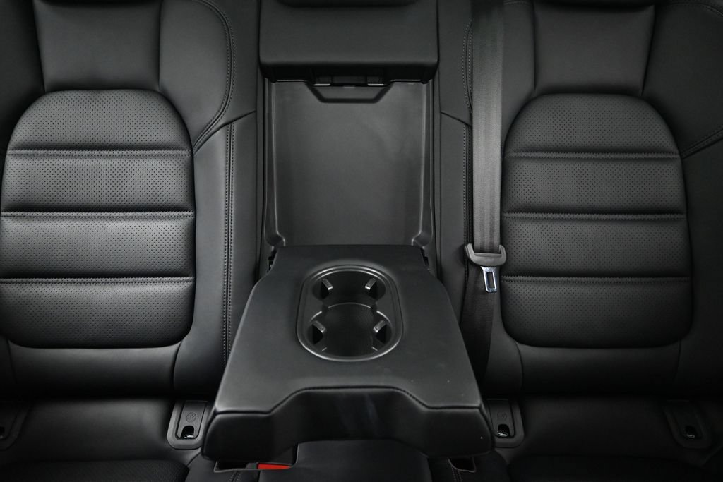 Certified 2024 Porsche Macan AWD/4WD image 21