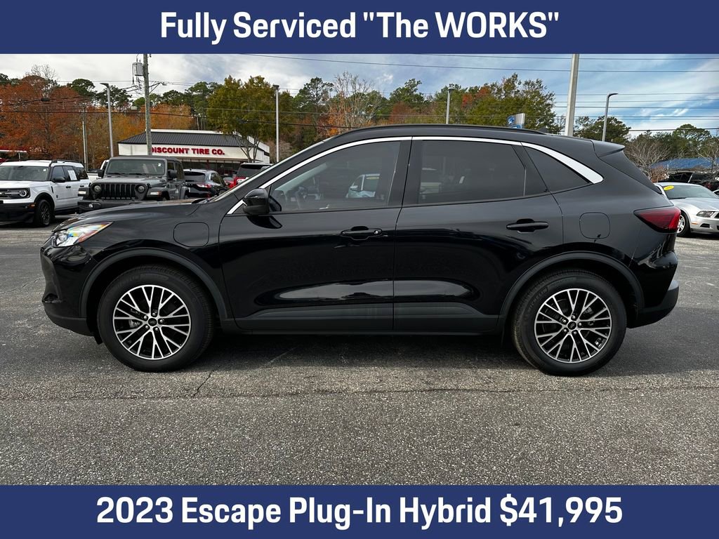 Used 2023 Ford Escape SE image 2