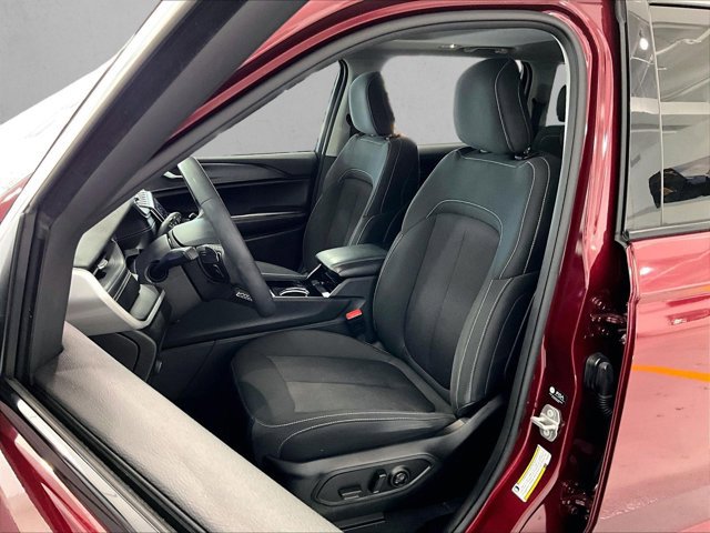 Used 2023 Jeep Grand Cherokee Laredo RWD image 27