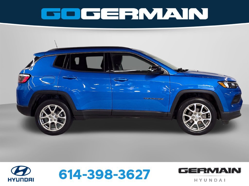 Used 2022 Jeep Compass Latitude w/ Sun and Sound Group AWD/4WD image 7