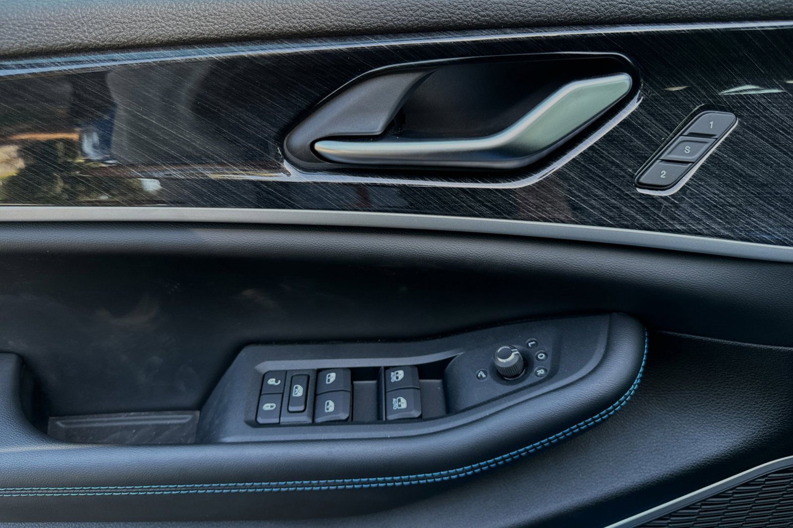 New 2023 Jeep Grand Cherokee Trailhawk w/ Advanced Protech Group II image 10