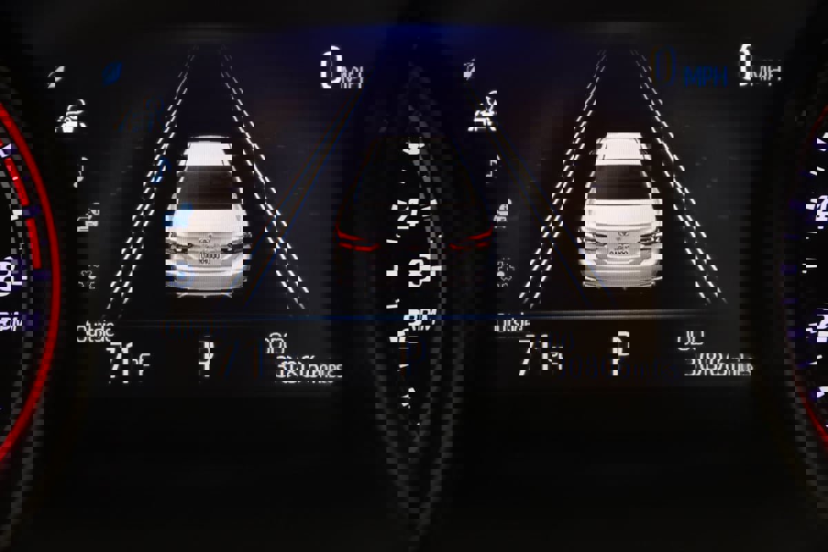 Used 2021 Toyota Camry XSE FWD image 37