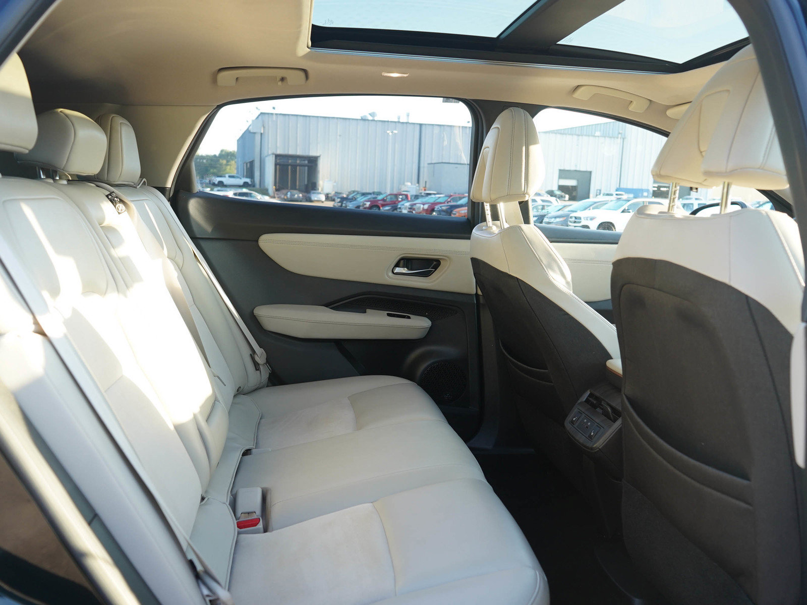 Used 2023 Nissan Ariya AWD image 12