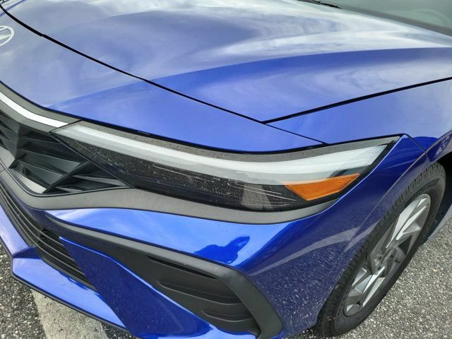 Used 2025 Hyundai Elantra Hybrid FWD image 10