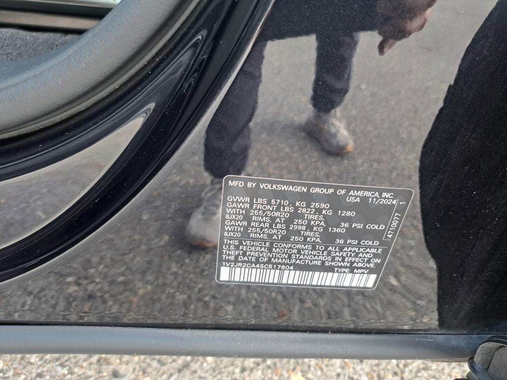 Used 2025 Volkswagen Atlas SE image 31