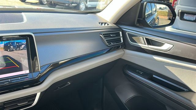 Used 2025 Volkswagen Atlas Peak Edition SE image 20