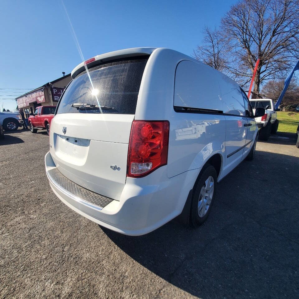 Used 2014 RAM C/V Tradesman image 5