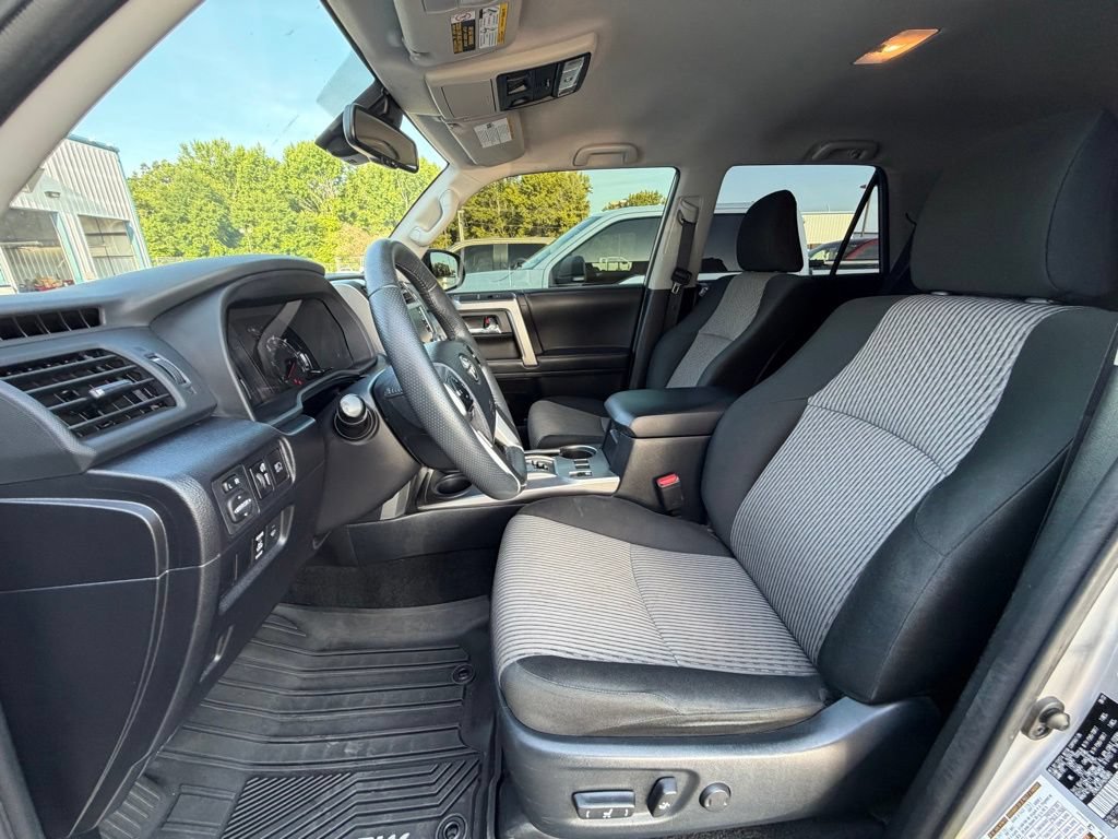 Used 2023 Toyota 4Runner SR5 AWD/4WD image 11