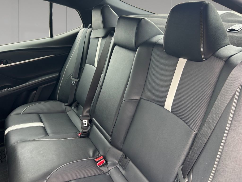 Used 2025 Toyota Camry SE AWD/4WD image 16
