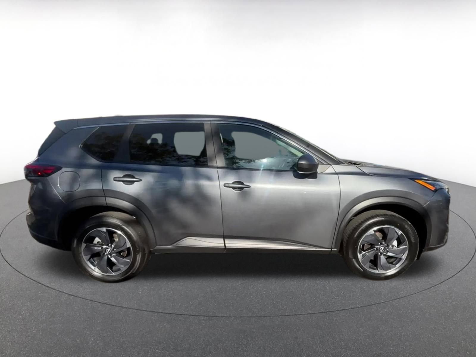 Used 2024 Nissan Rogue SV image 16