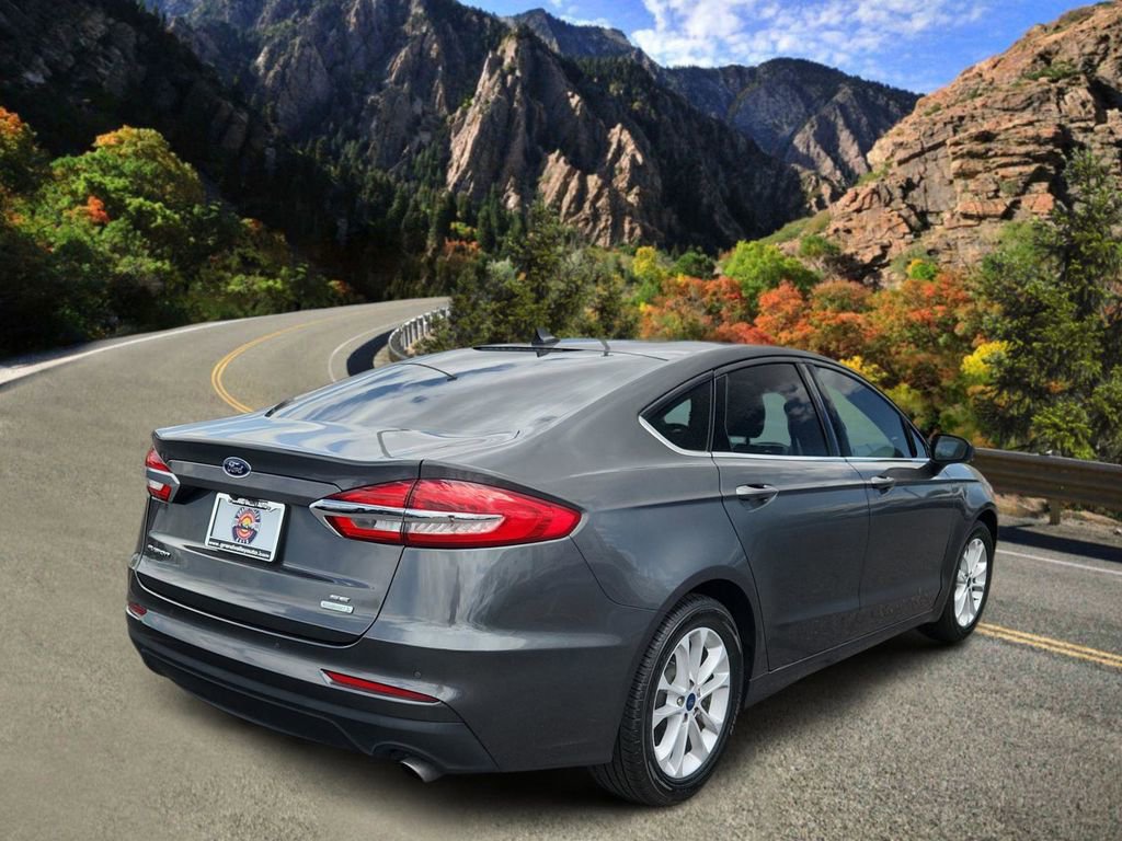 Used 2020 Ford Fusion SE FWD image 3