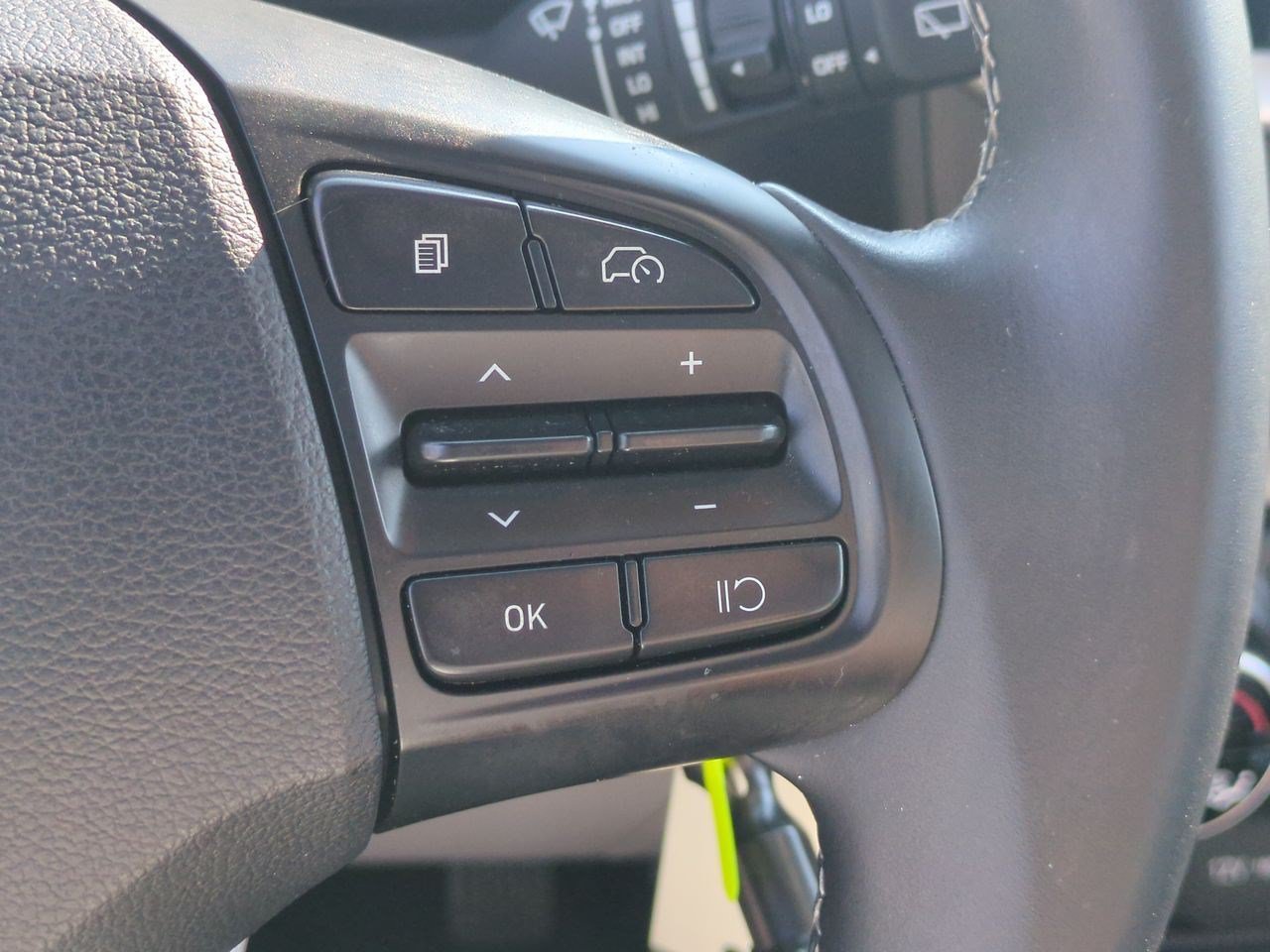 Used 2023 Hyundai Venue SEL FWD image 21
