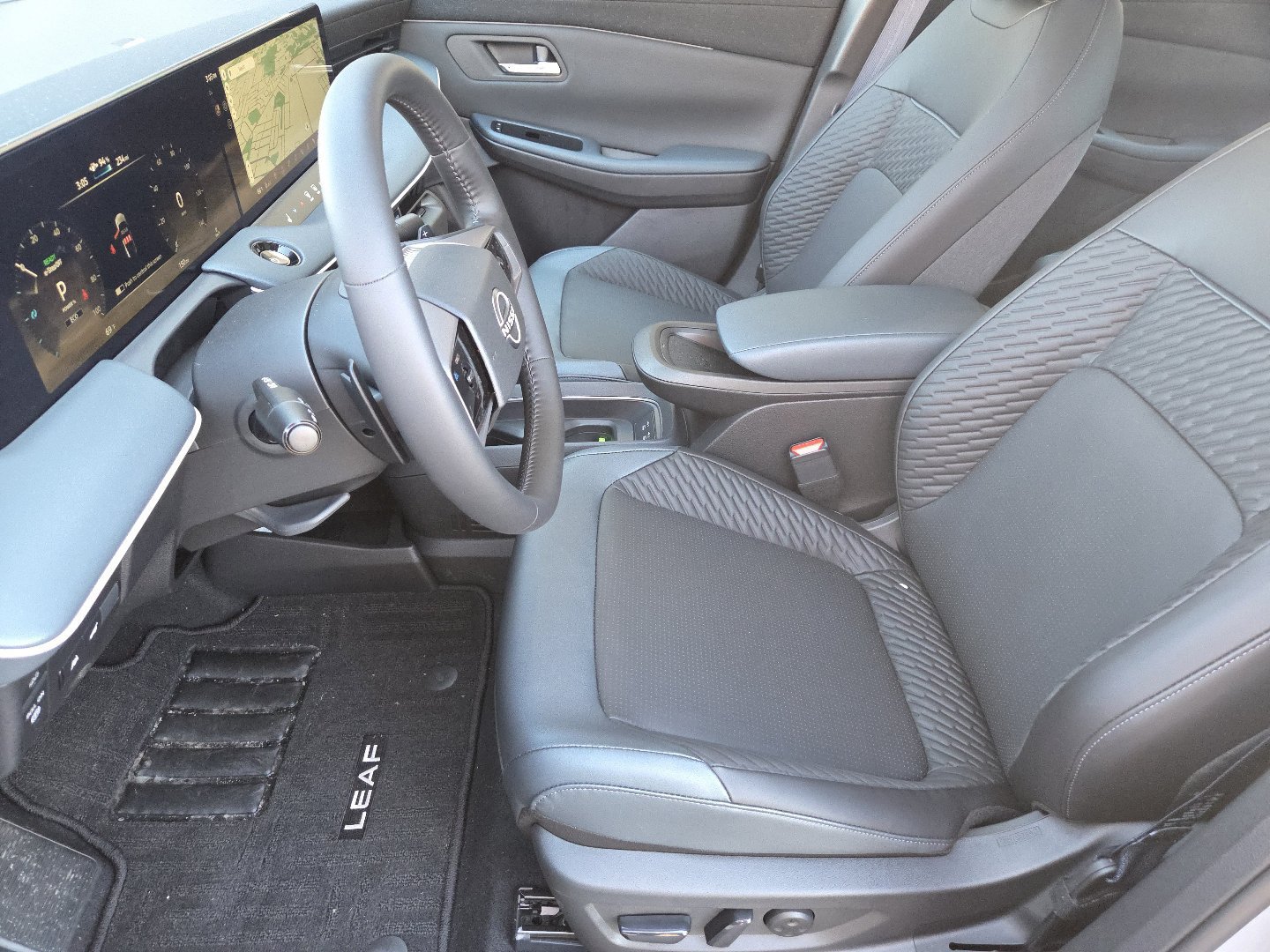 New 2026 Nissan Leaf Platinum+ w/ Cargo Package (Platinum+) FWD image 27