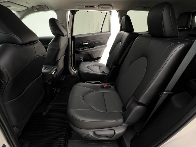Used 2024 Toyota Grand Highlander AWD image 17