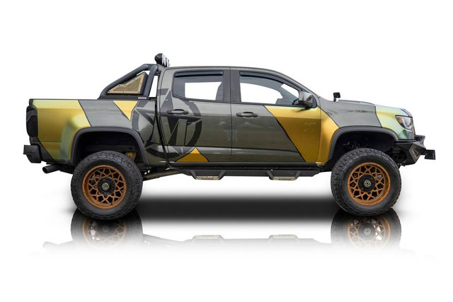 Used 2017 Chevrolet Colorado ZR2 w/ LPO, Premium Interior Package image 2