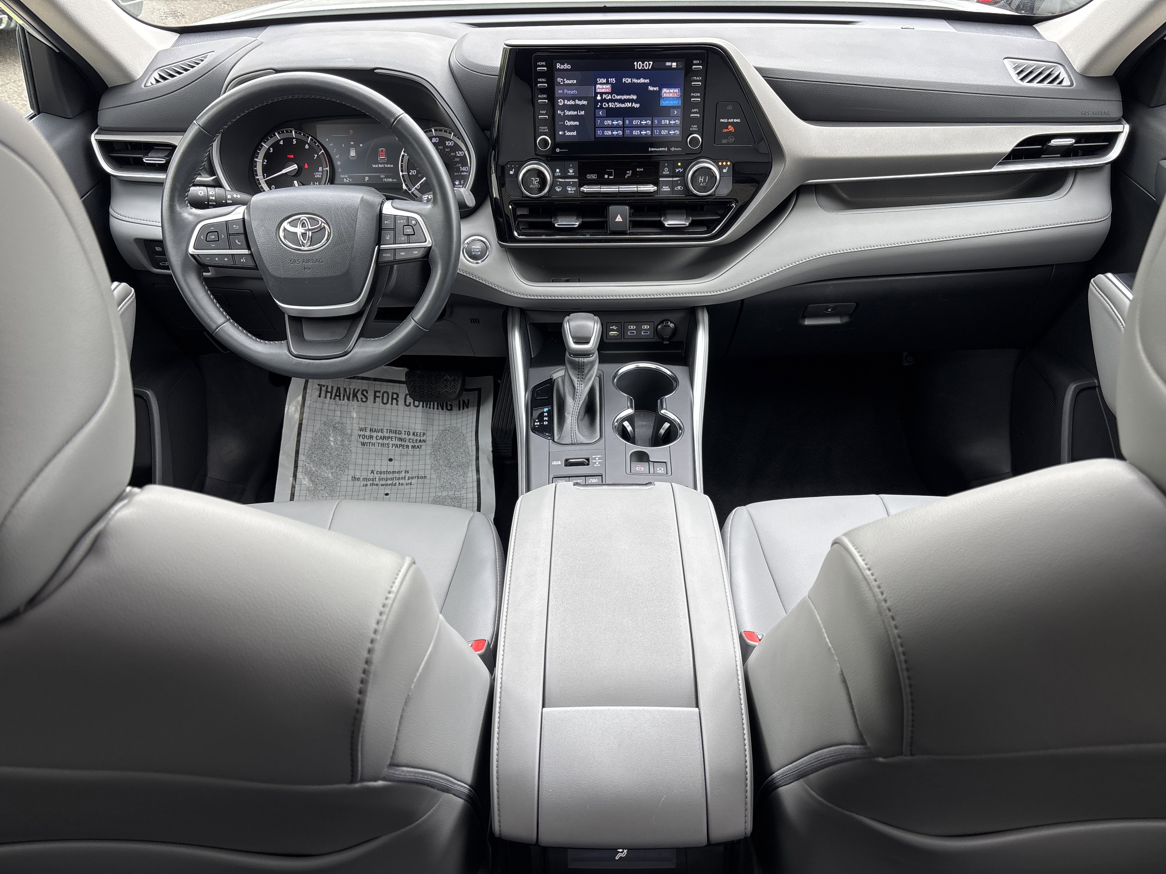 Used 2022 Toyota Highlander XLE AWD/4WD image 33