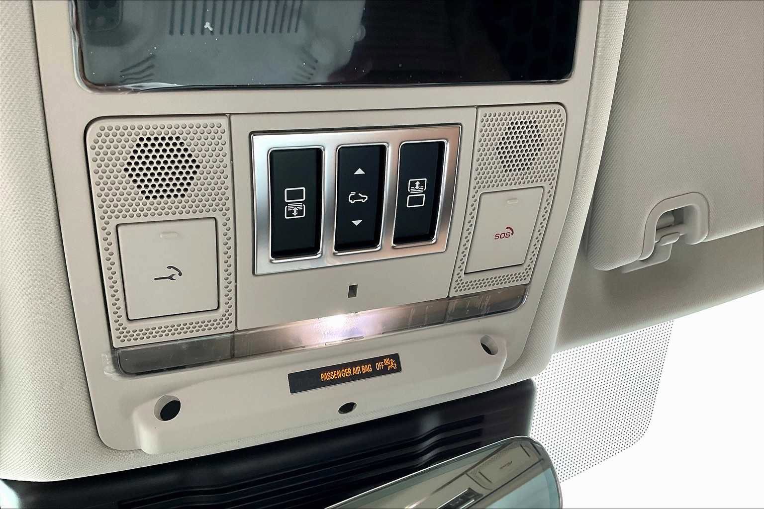 New 2025 Land Rover Discovery Metropolitan Edition image 23