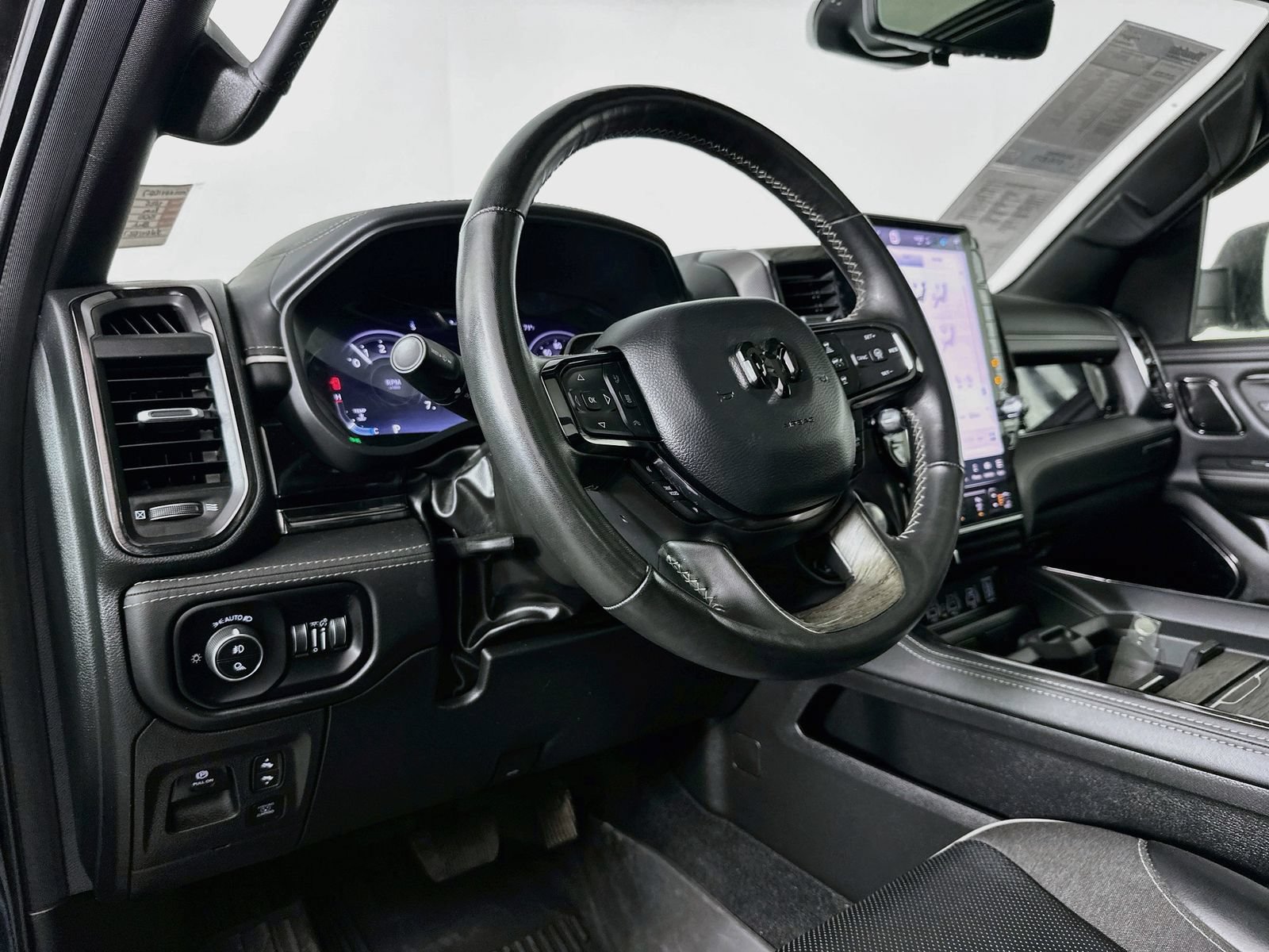 Used 2025 RAM 1500 Limited AWD/4WD image 10