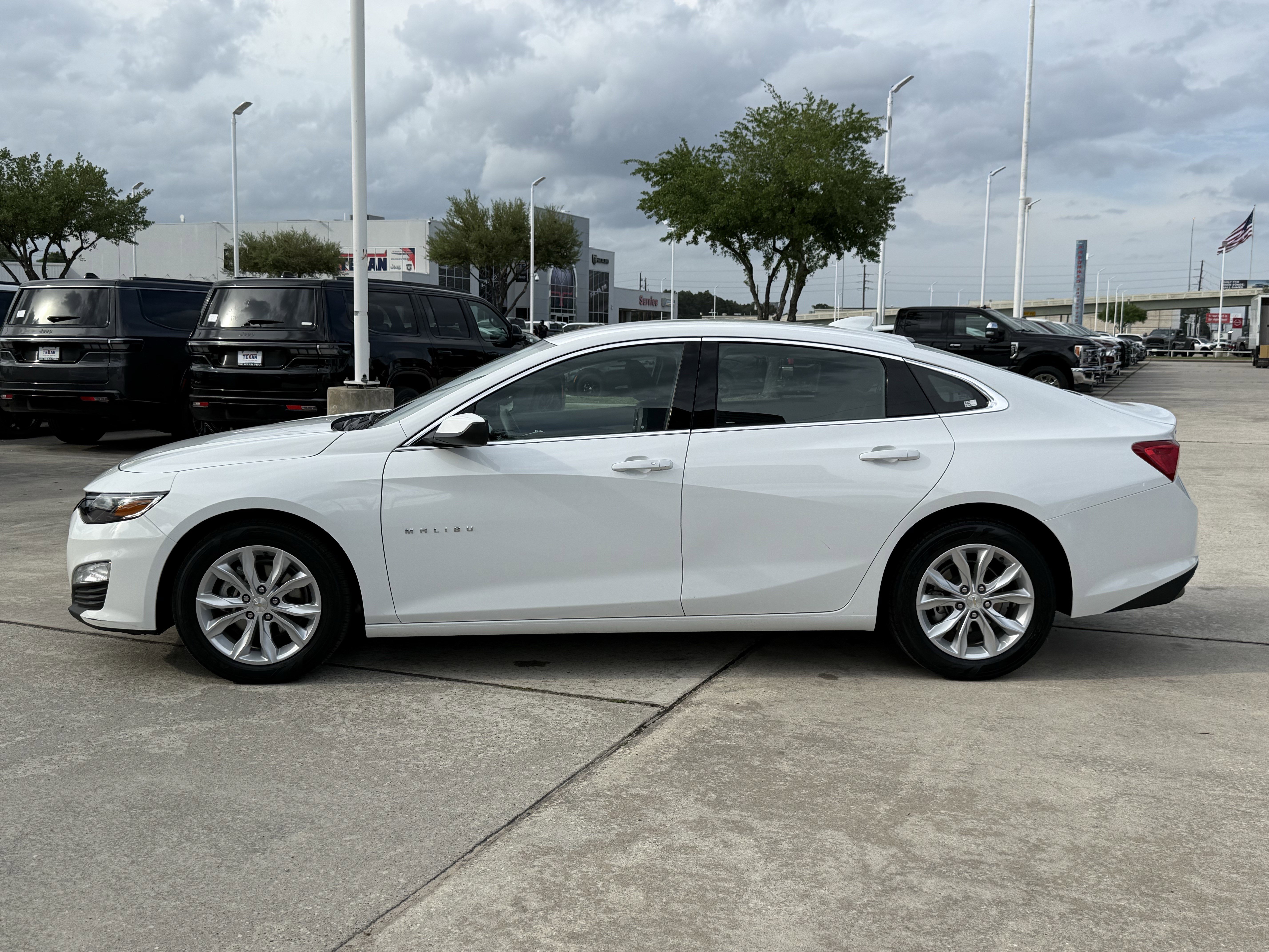 Used 2024 Chevrolet Malibu LT FWD image 8