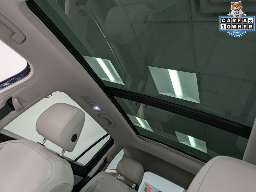 Used 2022 Volkswagen Tiguan SE w/ Panoramic Sunroof Package image 23