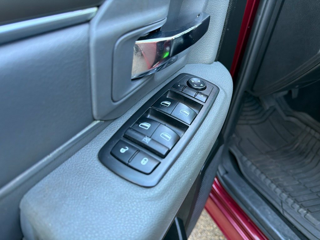 Used 2019 RAM 1500 Classic SLT AWD/4WD image 35