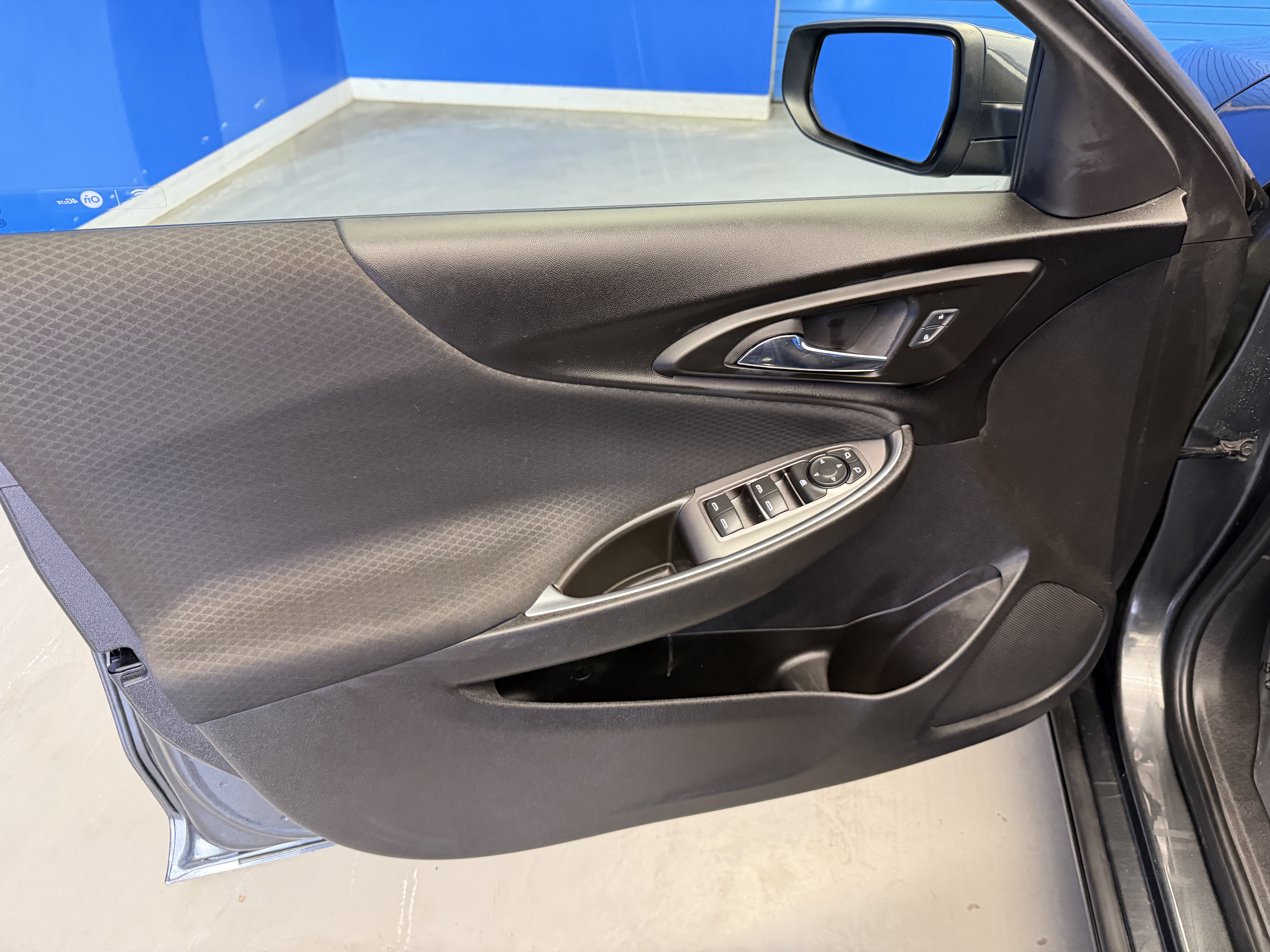 Used 2016 Chevrolet Malibu LT FWD image 9