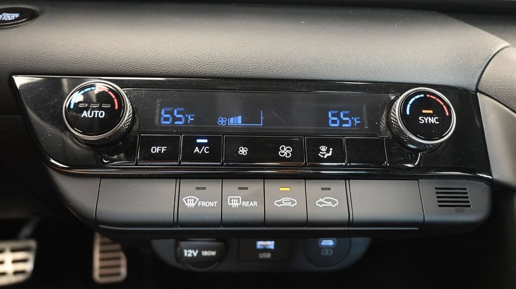 Certified 2025 Hyundai Elantra Sport FWD image 32
