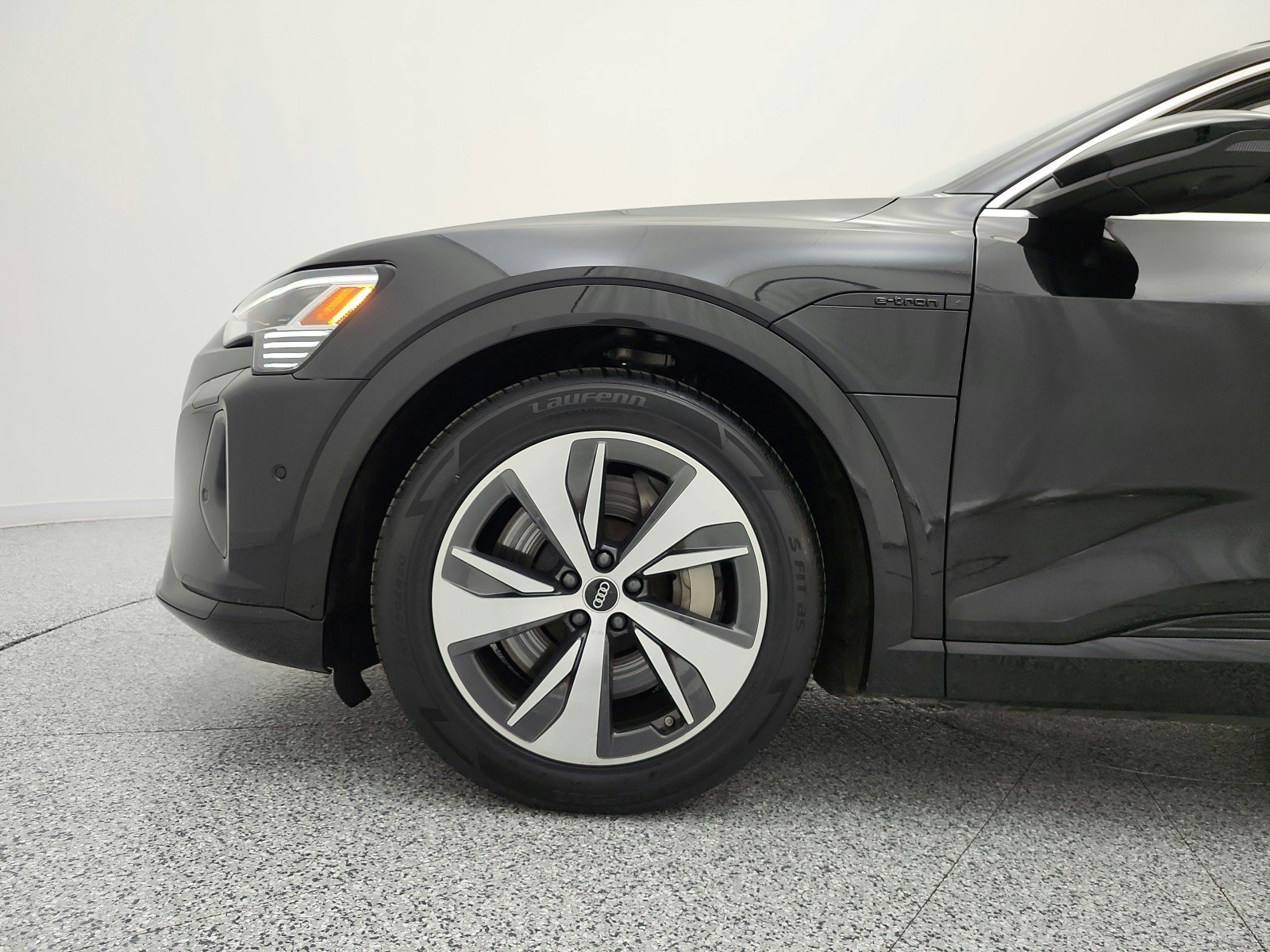 Used 2024 Audi Q8 e-tron Premium Plus w/ Premium Plus Package AWD/4WD image 18