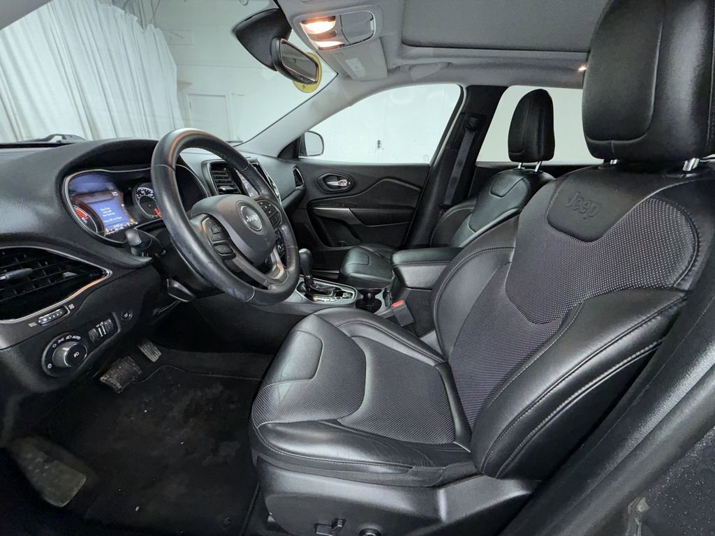 Used 2020 Jeep Cherokee Limited image 3