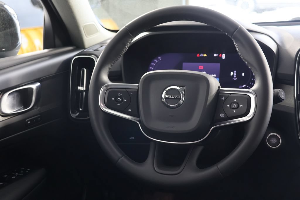 Used 2024 Volvo XC40 B5 Plus AWD/4WD image 10