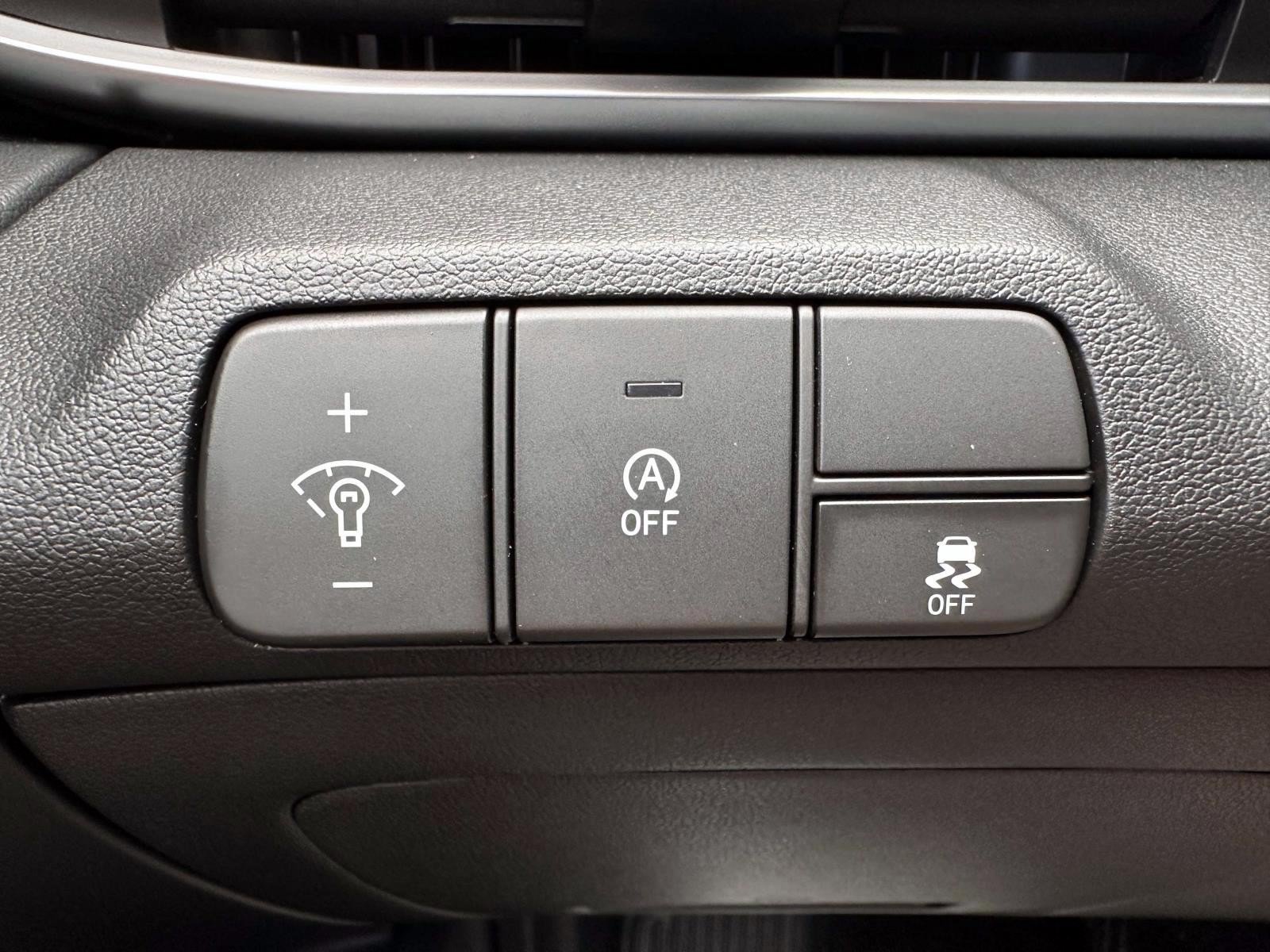 Used 2025 Hyundai Elantra SE FWD image 16