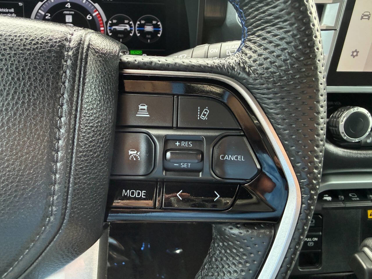 Used 2024 Toyota Sequoia Platinum AWD/4WD image 41