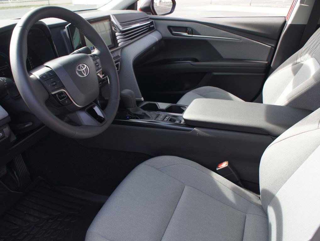 Used 2025 Toyota Camry LE w/ Convenience Package FWD image 13