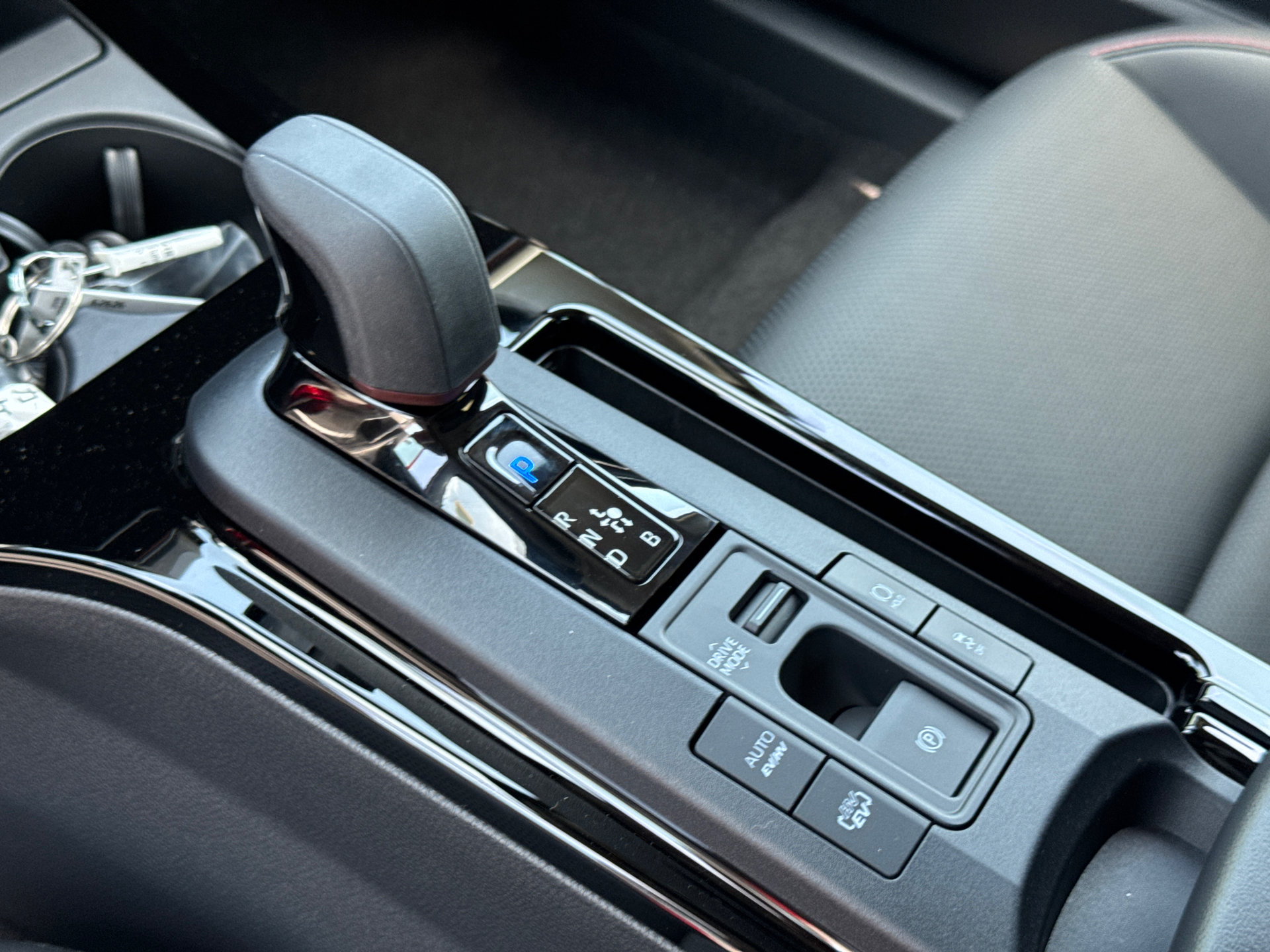 New 2026 Toyota Prius Plug-In Hybrid FWD image 27