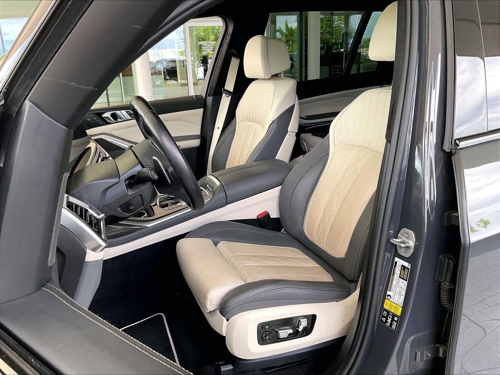 Used 2024 BMW X7 M60i w/ Executive Package image 25