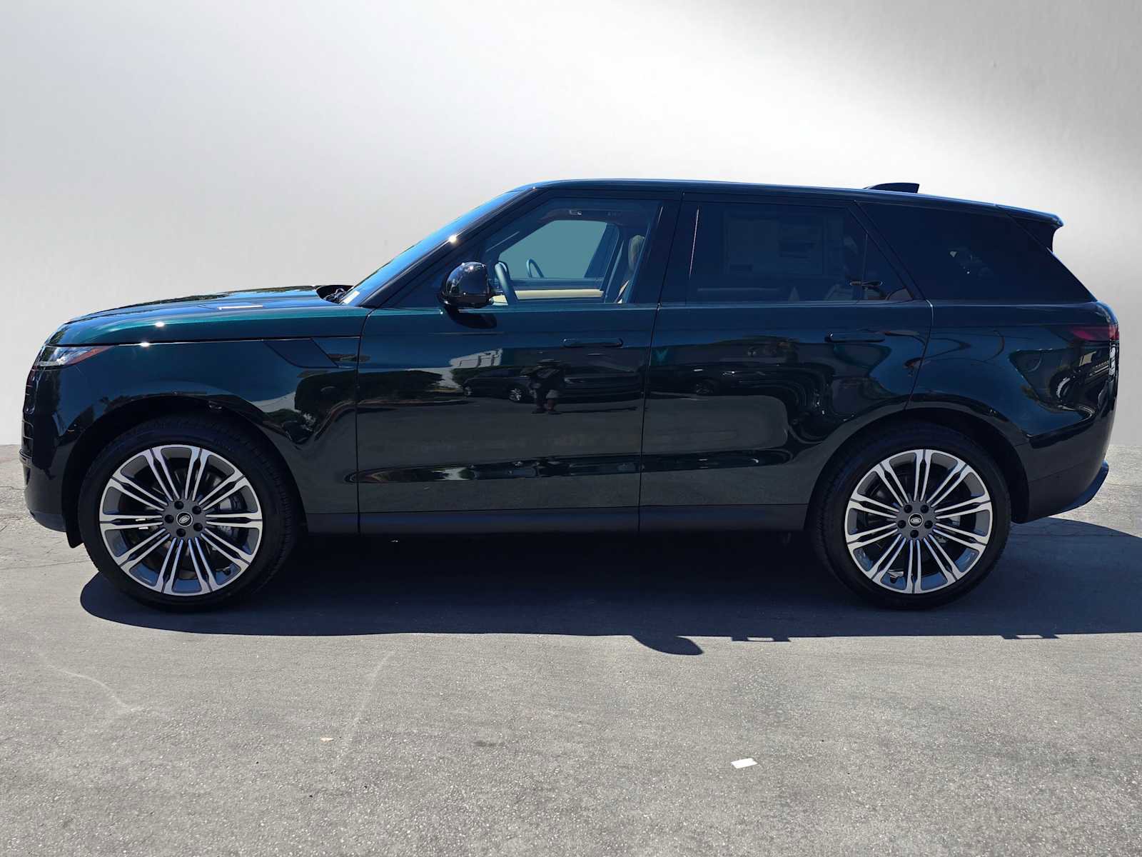 New 2025 Land Rover Range Rover Sport SE image 2