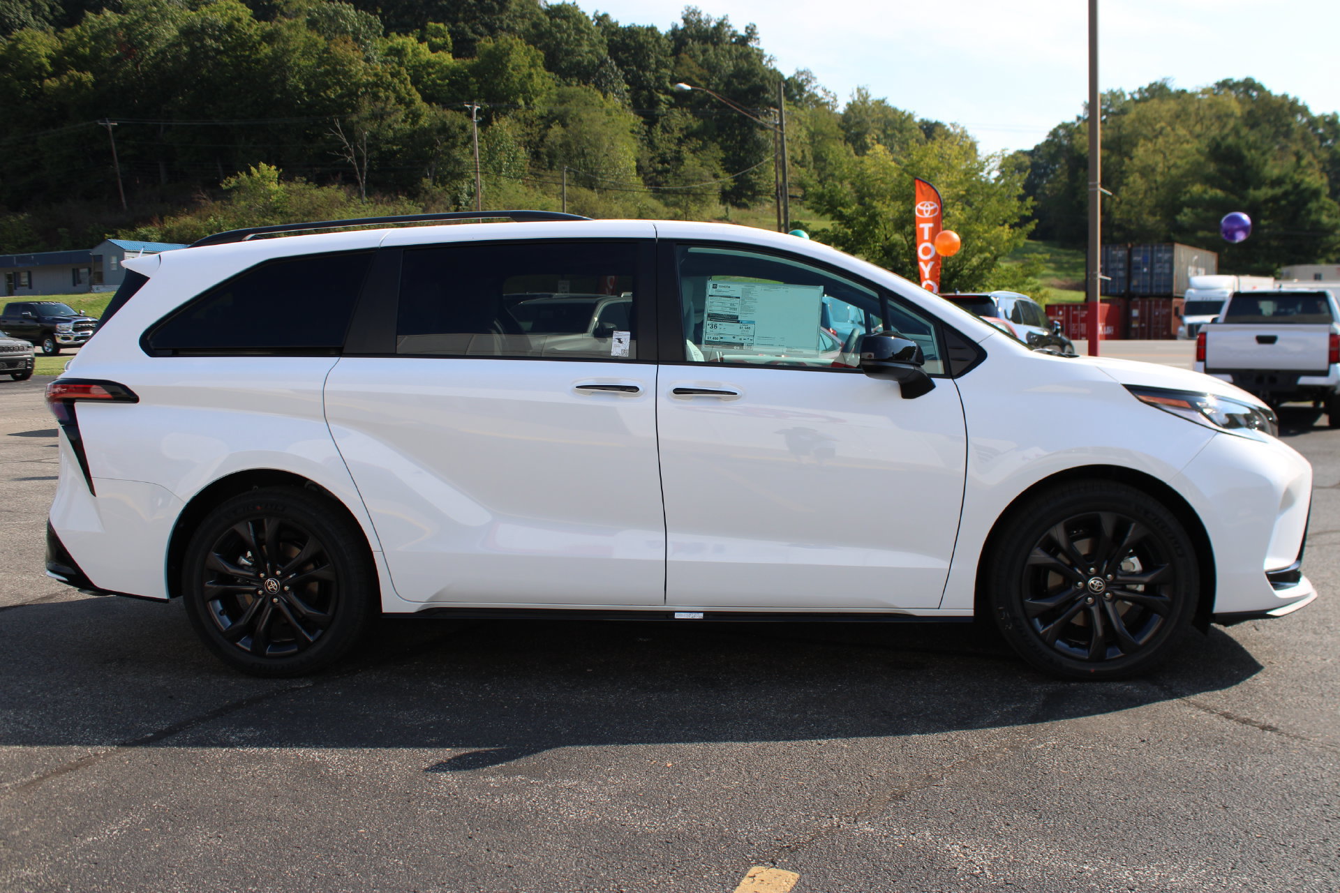 New 2026 Toyota Sienna XSE FWD image 6