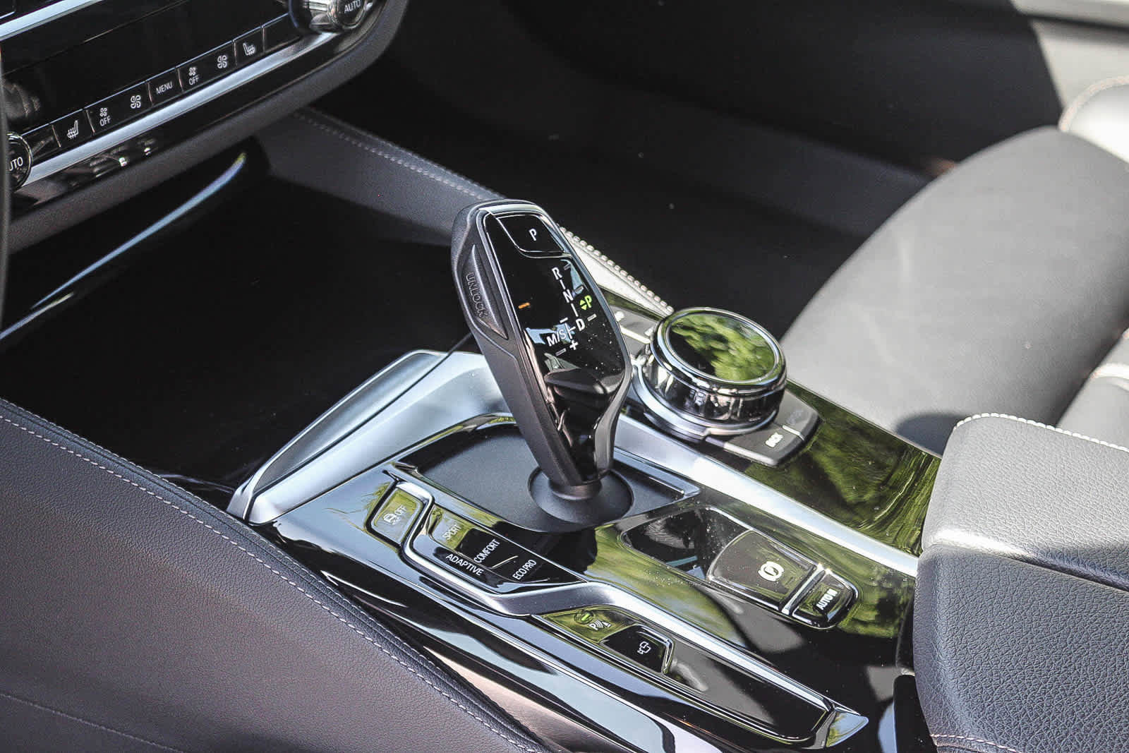 Used 2023 BMW M550i xDrive w/ Executive Package AWD/4WD image 19